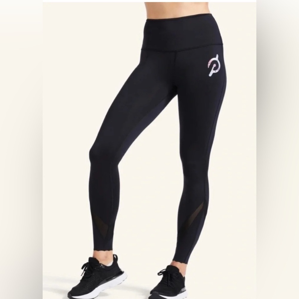 PELOTON Move Mission Scallop Hem Black leggings (new, never worn)